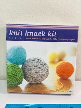 NWT Chronicle Books Knit Knack Kit Simple Instructions & Tools 25 Knitting Proje